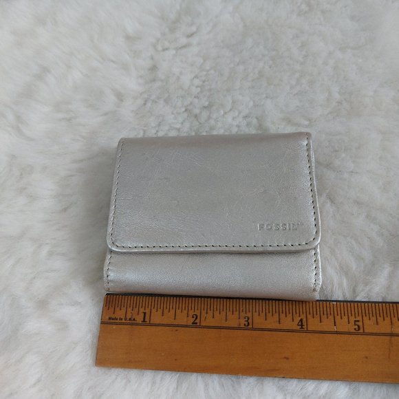 Fossil Women's Silver Leather Trifold Short Wallet - Picture 9 of 10